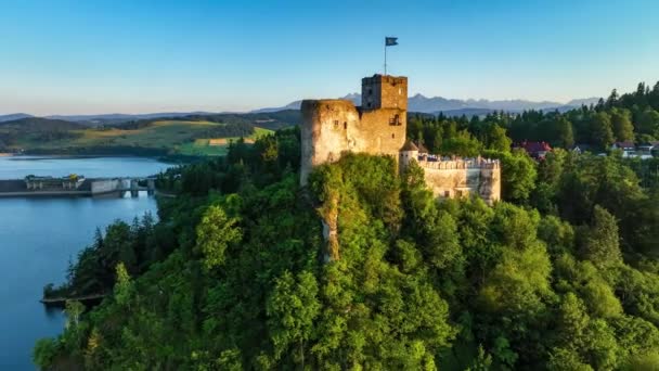 Польща Середньовічний Замок Ніезіці Під Час Заходу Сонця Штучне Озеро — стокове відео