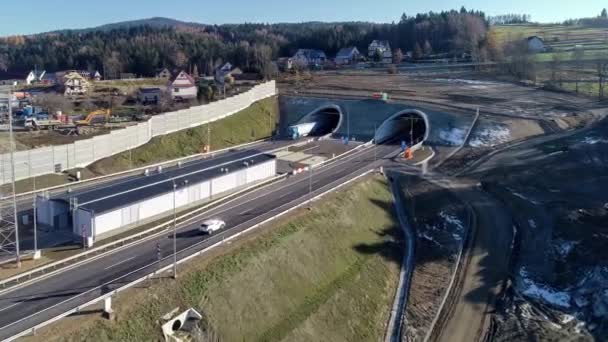 2022年11月にポーランドのザコピアンカ高速道路にトンネルを新設した トンネルは2キロメートル以上の長さで クラクフからザコパネ ポドヘール地方 スロバキアへの旅行をはるかに速くします 上古道 — ストック動画