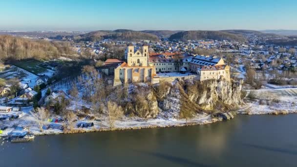 Tyniec Près Cracovie Pologne Abbaye Bénédictine Monastère Église Sur Une — Video