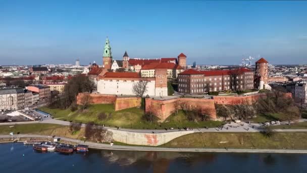 Royal Wawel Cathedral Och Slott Krakow Polen Flyg Video Solnedgångsljus — Stockvideo