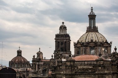 Centro Cultural de Espana 'dan Zocalo' ya ve Ciudad de Mexico 'daki diğer merkez binalara güzel bir hava manzarası.. 
