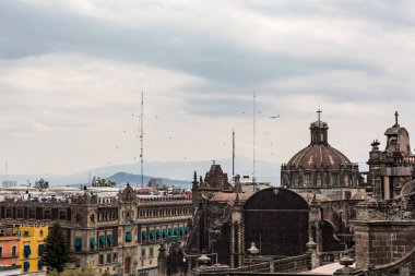 Centro Cultural de Espana 'dan Zocalo' ya ve Ciudad de Mexico 'daki diğer merkez binalara güzel bir hava manzarası.. 