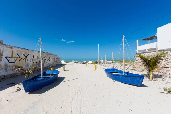 Krásná Pláž Progreso Mexiku Během Slunečného Dne Lodí Bílá Pláž — Stock fotografie