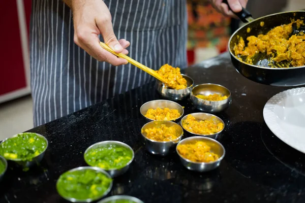 Tradiční Způsob Podávání Indických Jídel Obrázek Tradiční Indické Kuchyně Čerstvých — Stock fotografie
