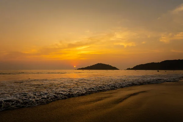 印度五彩缤纷的日落在印度果阿著名的Palolem海滩拍摄的美丽风景照片 — 图库照片