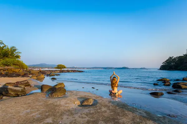 Paradiso Yoga Indiano Bella Foto Paesaggio Con Cielo Blu Scattata Immagini Stock Royalty Free