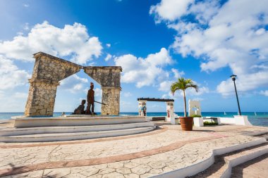 Güneşli bir günde Meksika 'daki Cozumel Adası' nda güzel bir mimari fotoğrafı çekildi..