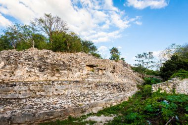 Izamal 'da güzel bir piramit, Meksika' da arkeolojik alan. Canlı manzara fotoğrafı..