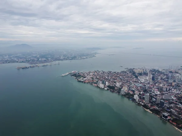 Penang Adası Anakaranın Bulutlu Bir Günde Insansız Hava Aracı Çekimi — Stok fotoğraf