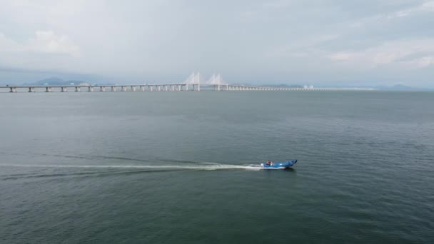 Batu Maung Penang Malaysia Aug 2022 Flygfiskebåt Rör Sig Till — Stockvideo