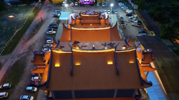 2022年10月3日 马来西亚槟城库里姆 空中飞走朝下俯瞰都木功中国神殿凯塔色拉坦 — 图库视频影像