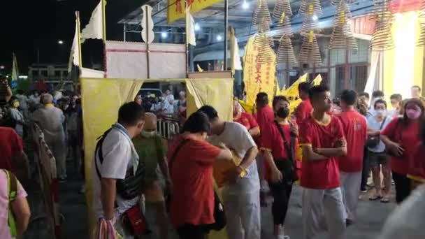 Georgetown Penang Malásia Outubro 2022 Devotos Chineses Cruzam Porta Templo — Vídeo de Stock