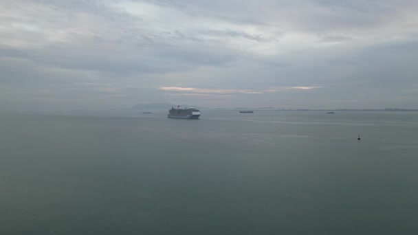 Georgetown Penang Malaysia Oct 2022 Hyperlapse Moving Cruise Ship Spectrum — стокове відео
