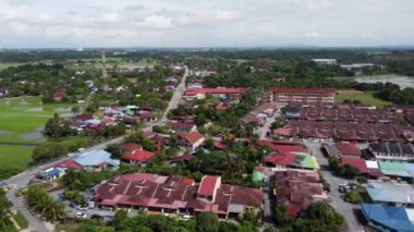 Bukit Mertajam, Penang, Malezya - 31 Ekim 2021: Hava manzaralı Malays kampung evi