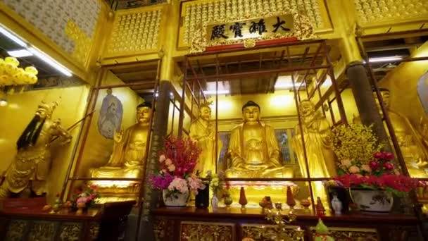 マレーシア ペナン州アイタム2022年2月25日 Kek Lok Templeにおける仏像の追跡 — ストック動画