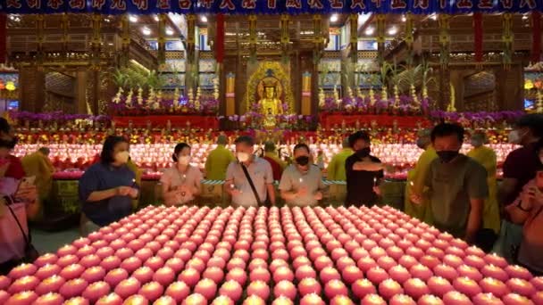 Ayer Itam Penang Malásia Fevereiro 2022 Devotos Budistas Acendem Toda — Vídeo de Stock