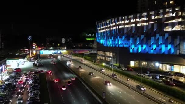 ゴムバック クアラルンプール マレーシア 2022年11月5日 Klイーストショッピングモールでの航空夜間車の交通 — ストック動画