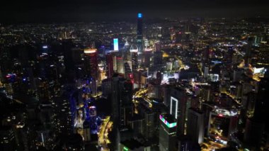Bukit Bintang, Kuala Lumpur, Malezya - Kasım 09 2022: Gökdelen TRX 'in arka planına sahip KL şehri üzerinde hava kayması