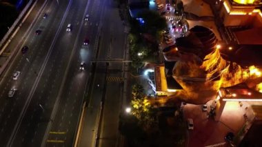 Petling Jaya, Kuala Lumpur, Malezya - 9 Kasım 2022: Sunway Piramidi 'nden aşağı inen hava sahası girişteki dev aslan heykeli