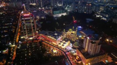 Petaling Jaya, Kuala Lumpur, Malezya - 10 Kasım 2022: Hava manzaralı Sunway Piramidi, Pinnacle, geceleri Lagoon