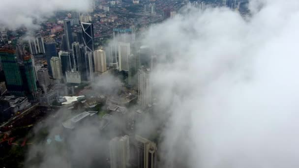 マレーシアのクアラルンプール ブキッ ビンタン 2022年11月12日 Kl都市上に形成される空中ビュー低雲 — ストック動画