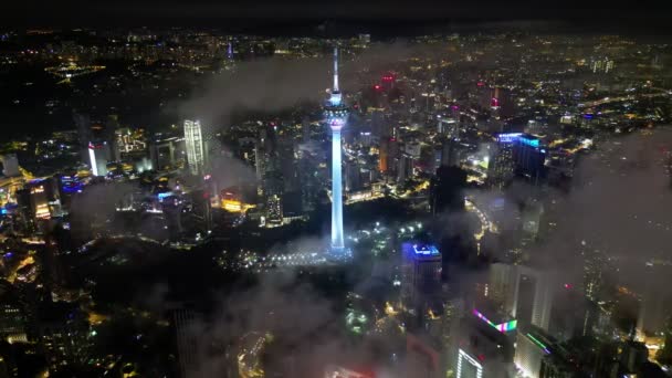 ブキッ ビンタン クアラルンプール マレーシア 2022年11月12日 空中ビューKlタワーが夜にライトアップ — ストック動画