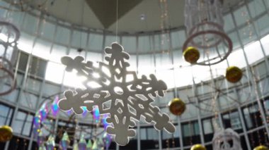 Dekorasyon kar taneleri logosuna bak. Noel süsü.