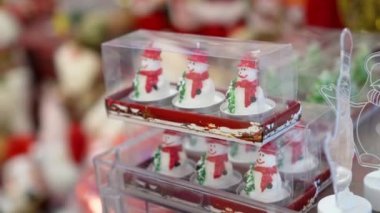 Süslü kar ayısı oyuncağı Noel Baba şapkasıyla