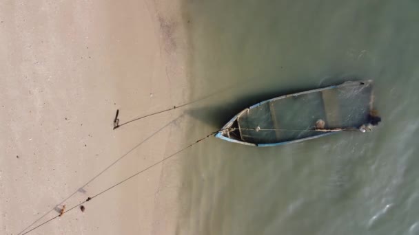 Schiffswrack Aus Der Luft Der Nähe Der Küste — Stockvideo