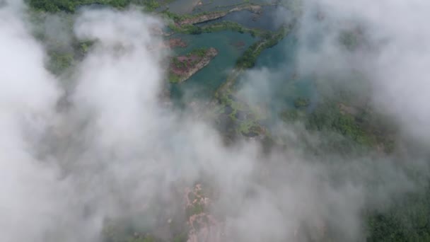 Vista Aérea Nube Blanca Volar Través Del Sitio Cantera — Vídeos de Stock