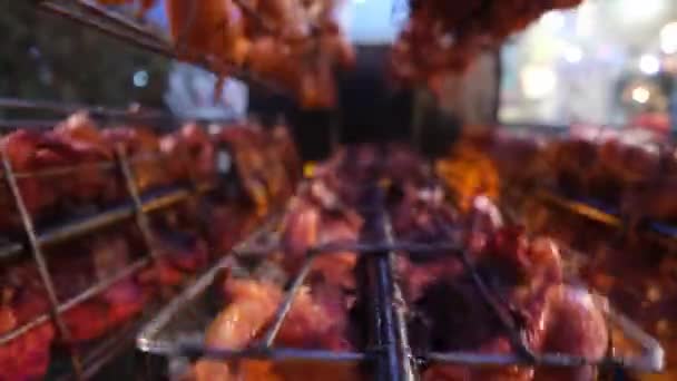 Sıra Kızarmış Tavuk Ayam Golek Yakın Kömür Ateşiyle Dönüşümlü Olarak — Stok video