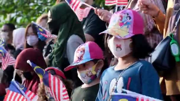 Georgetown Penang Malasia Ago 2022 Los Niños Levantan Bandera Nacional — Vídeos de Stock