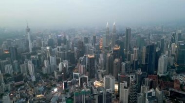 Bukit Bintang, Kuala Lumpur, Malezya - 28 Kasım 2022: Hava manzaralı Bukit Bintang gökdeleni