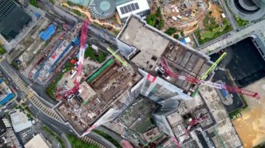 Bukit Bintang, Kuala Lumpur, Malezya - 01 Aralık 2022: TRX iş bölgesi yakınlarındaki havadan aşağı manzaralı inşaat binası