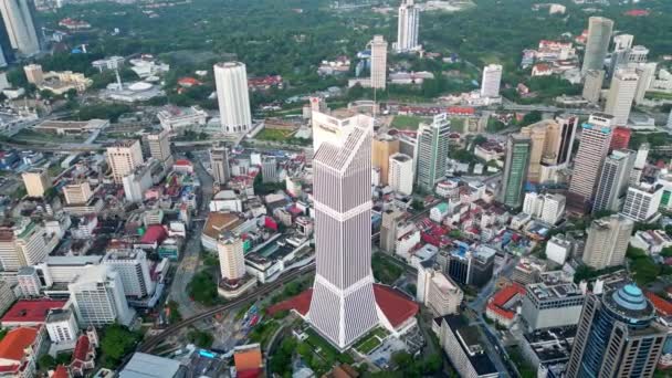 マレーシアのクアラルンプール ブキッ ビンタン 2022年12月5日 メイバンクタワー付近の空中ビューアート移動 — ストック動画