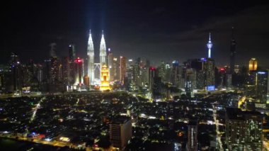 Bukit Bintang, Kuala Lumpur, Malezya - 29 Kasım 2022: Kampung Baru üzerinden KL kasabasına doğru havadan görüş