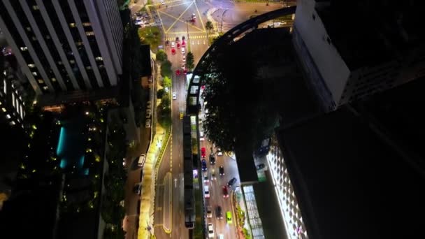 ブキビンタン クアラルンプール マレーシア 2022年11月12日 夜間ブキビンタンでの航空モノレールの動きに従う — ストック動画