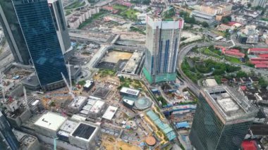 Bukit Bintang, Kuala Lumpur, Malezya - 02 Aralık 2022: TRX 106 yakınlarındaki hava manzaralı inşaat alanı