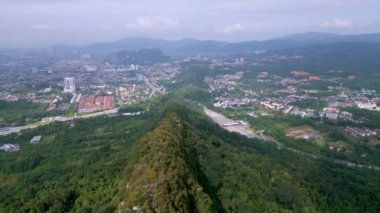 İHA, Bukit Tabur 'u Klang Gates Quartz Tepesi' nin bir parçası olarak vurdu.