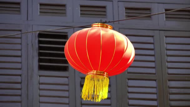 Виберіть Фокус Червоного Китайського Ліхтаря Який Звисає Відкритих Вікнах — стокове відео