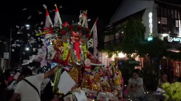 Georgetown Penang Malaysia Aug 2022 Chinese Devotees Throw Offering Joss — Video
