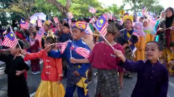 Georgetown Penang Malaysia Aug 2022 Malaysian Kids Raise National Flag — Vídeo de Stock