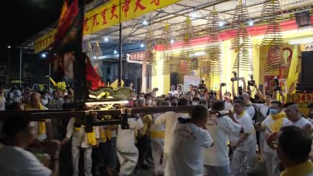 Georgetown Penang Malaysia Oct 2022 Chinese Devotees Carry God Statute — Stockvideo