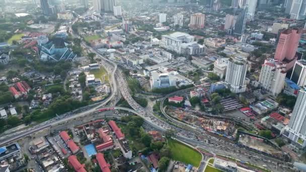 Bukit Bintang クアラルンプール マレーシア 2022年12月5日 空中からの眺め 忙しい車の交通ブラタン ウンテン ジャラン パハン — ストック動画