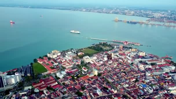 Hiperlapso Aéreo Sobre Penang Patrimonio Humanidad Unesco Georgetown Mar — Vídeo de stock