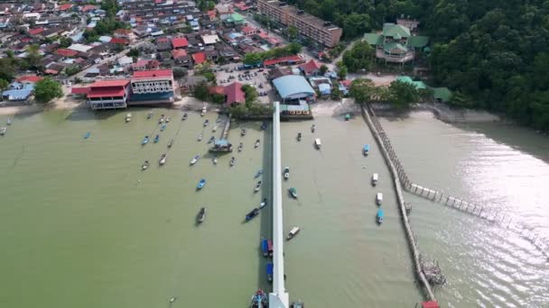 Luchtfoto Wegvliegen Teluk Bahang Vissersdorp Zonnige Dag — Stockvideo
