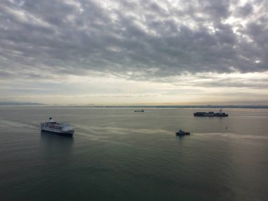 George Town, Penang, Malezya - 12 Haziran 2022: Ege Cenneti yolcu gemisi Penang denizine vardı