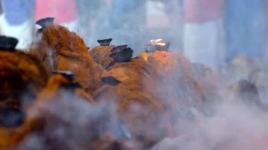 Thaipusam kutlamalarında kullanılan hindistan cevizini kapat. Arka plan dindarlar içindir.