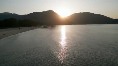 Teluk Bahang, Penang 'da deniz aşırı uçuşa hazır.