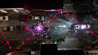 Georgetown, Penang, Malezya - Ocak 04 2023: Çin Yeni Yıl feneriyle Hindu savaş arabalarının kültürel çeşitliliği